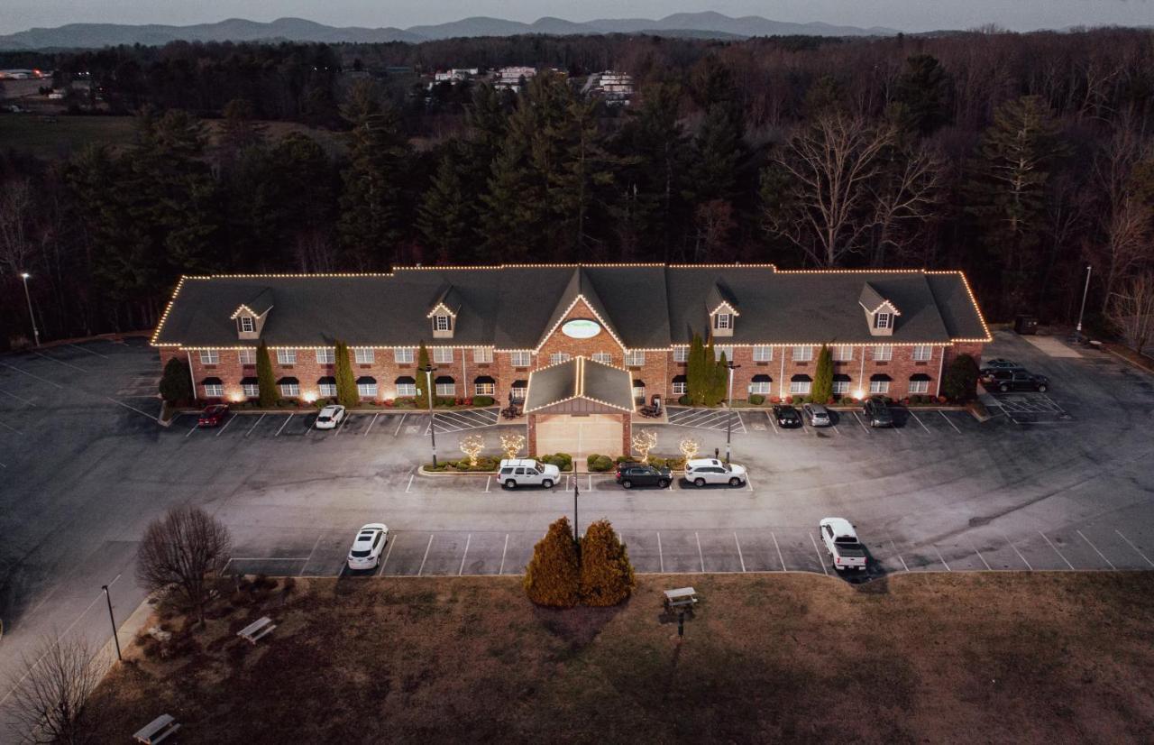 Mountain Inn & Suites フラット・ロック エクステリア 写真