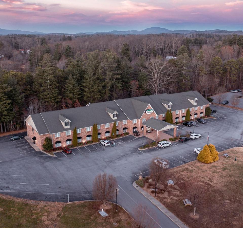 Mountain Inn & Suites フラット・ロック エクステリア 写真