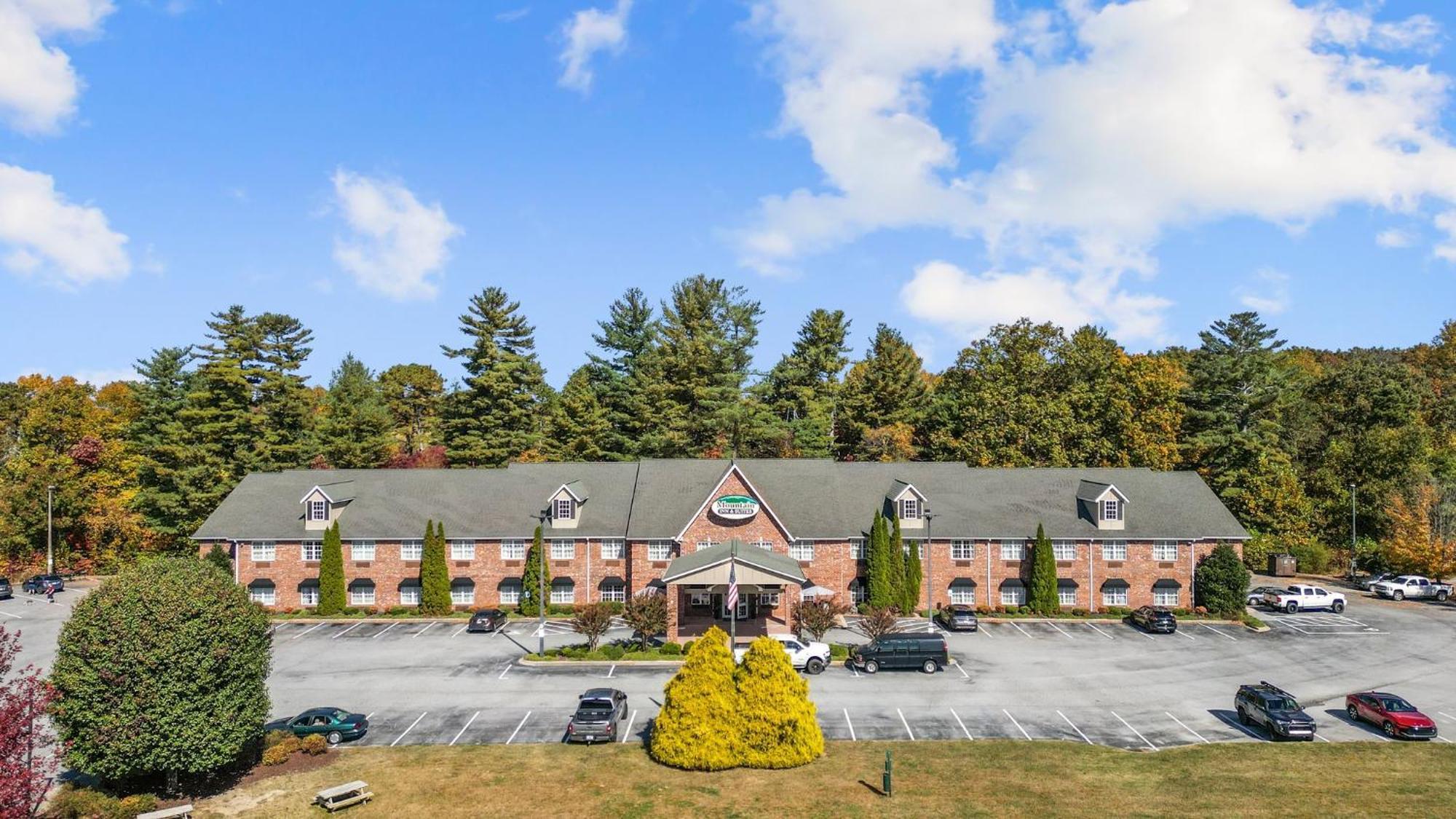 Mountain Inn & Suites フラット・ロック エクステリア 写真